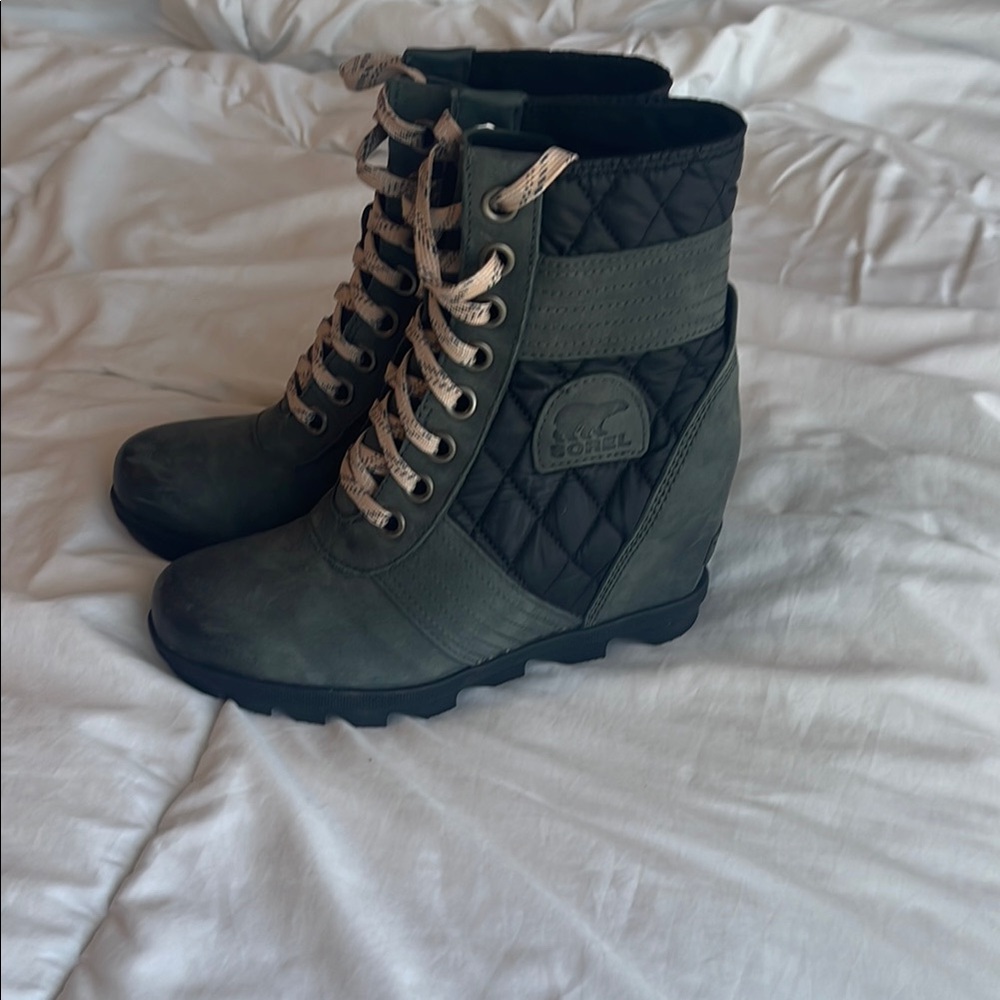 Sorel Quilted Lace-Up Wedge Boots in Olive Green with Cream Laces - Picture 2 of 5